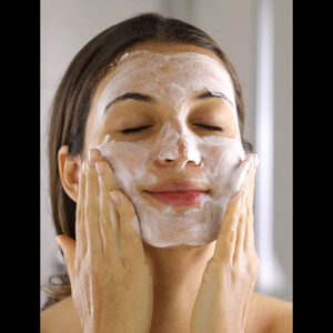 Facial Cleanser Creamy Lotion All Natural Organic With Jojoba Oil Aloe Vera Vitamin E Hyaluronic Acid For All Skin Types